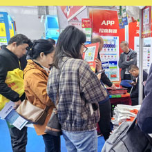 用户争相扫码体验药源网