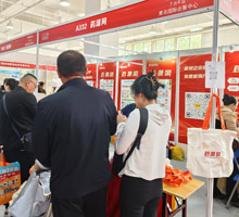 用户争相扫码体验药源网